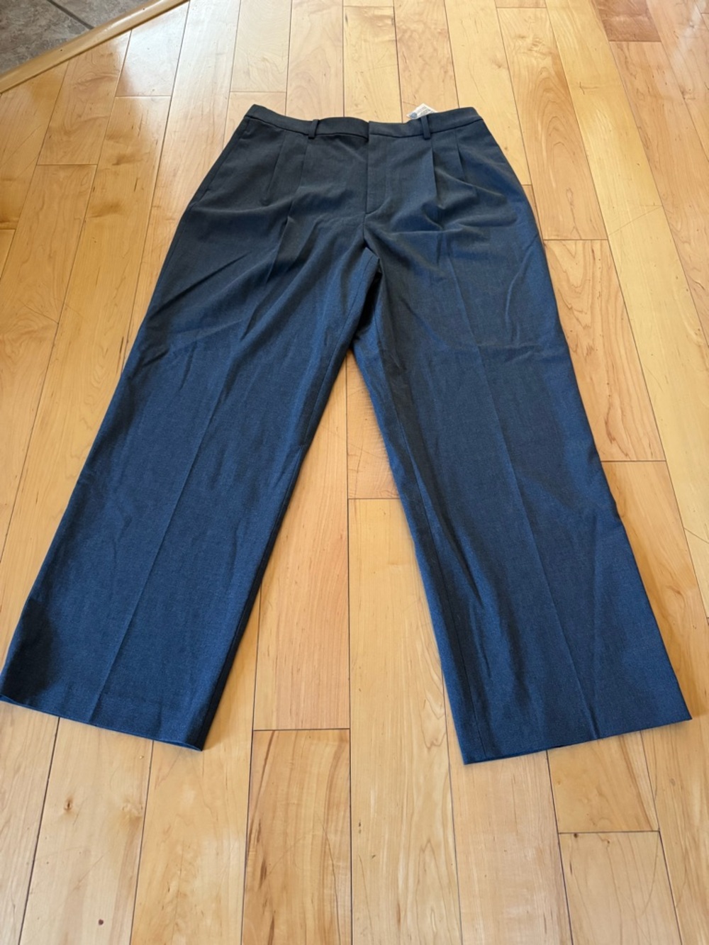 New -Uniqlo Classic Wide-Leg Dress Pants in Dark Charcoal XL